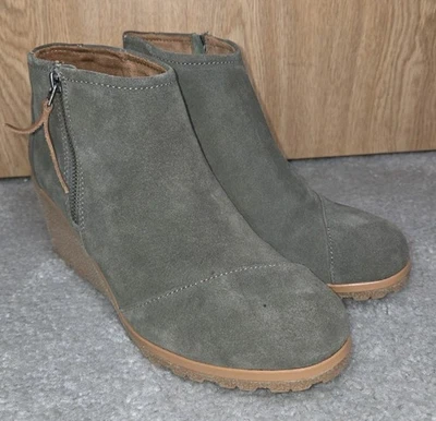 TOMS Tom’s Womens Sz 10 Olive Tasseled Avery Wedge Zip-Up Booties Ankle Boots - Image 1 of 4