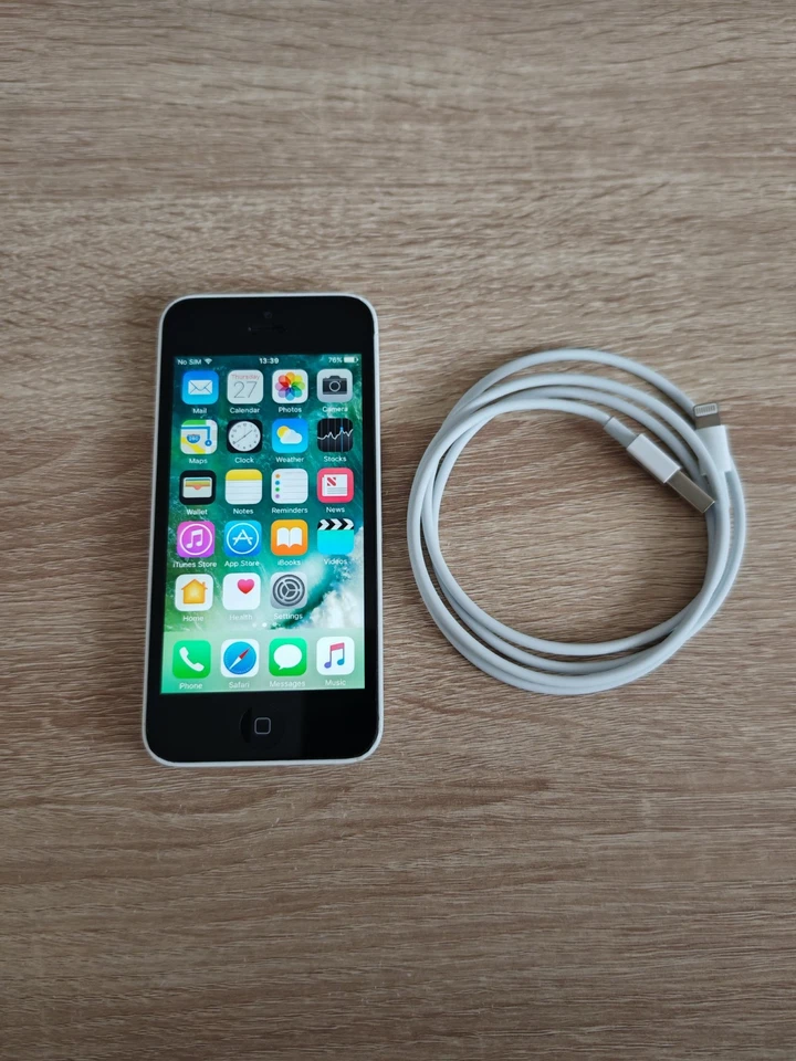Apple iPhone 5c A1529 16GB - White (O2) - Image 1 of 4