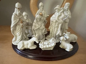 Accenti corona. World Bazars - Set Natività 11 pezzi con base in legno - Foto 1 di 6