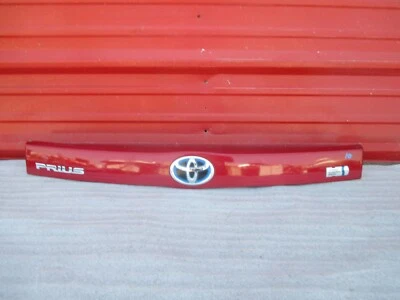 TOYOTA PRIUS   LIFTGATE GARNISH TRIM 2010 2011 2012 2013 2014 2015 12 13 14 15 - Изображение 1 из 4