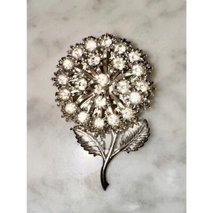 Fiore 3D dimensionale strass trasparente tono argento vintage con stelo foglie spilla - Foto 1 di 8