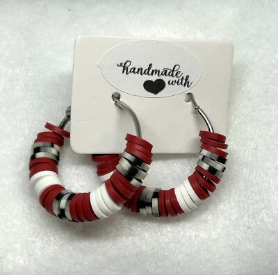 Pendientes Alabama Crimson Tide inspirados en Heishi Bead Aro Pata de gallo rojo y blanco Foto 1 de 2