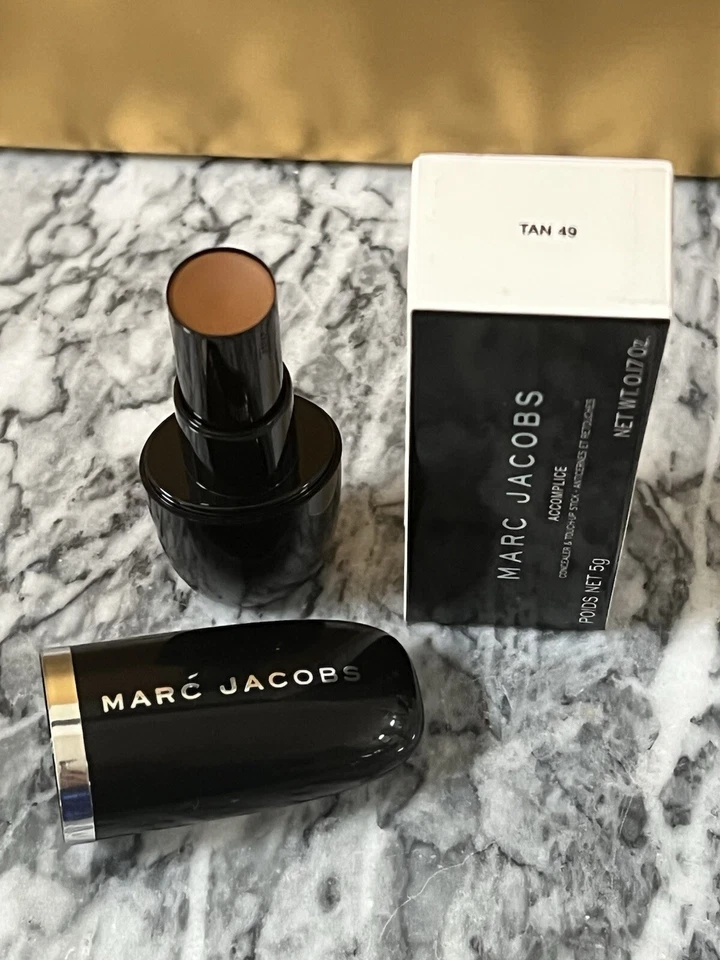 Marc Jacobs Accomplice Concealer & Touch-up Stick Tan 43