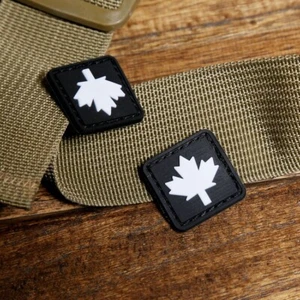 2 PIEZAS MINI 3D PVC BANDERA CANADIENSE HOJA CANADIENSE GANCHO PARCHE DE GOMA BRILLO NEGRO - Imagen 1 de 5