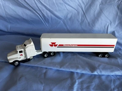 Tractor/remolque Ertl 1/64 diecast Massey Ferguson Foto 1 de 4