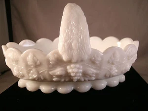 Westmoreland Oval Milk Glass Basket - Imagen 1 de 6