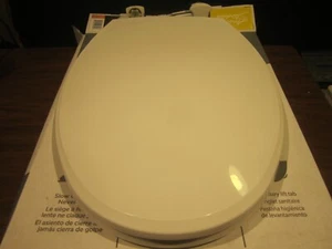 ELONGATED BEMIS EASY CLEAN + CHANGE TOILET SEAT - WHITE - CLEAN - PREOWNED - Picture 1 of 4