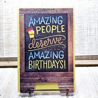 Tarjeta de cumpleaños American Greetings Amazing People letrero recortado marrón verde Foto 1 de 4