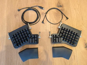 ErgoDox EZ Shine, shwarz, ergonomische Tastatur, ink. TiltKit und Wing Wrist Set - Bild 1 von 9