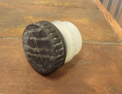 07 Victory Kingpin REAR BRAKE MASTER CYLINDER FLUID CUP W LID CAP 1930882 - Image 1 of 2