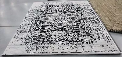 Tapete CREME/MARINHO 6'-7" X 9'-2" para manchas traseiras, preço reduzido 1172723088 MAD603D-6 - Imagem 1 de 4