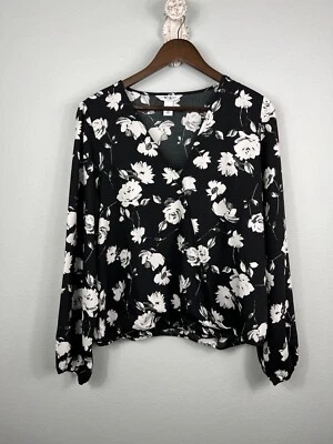 Blusa envolvente floral manga globo White House Black Market WHBM talla grande Foto 1 de 4