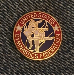 Pin de la Federación de Gimnasia ~ Estados Unidos ~ EE. UU. ~ Cloisonné ~ Años 80 Vintage ~ No Olímpico - Imagen 1 de 2