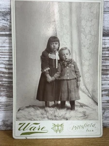 Antigua tarjeta de gabinete de 1900 foto de fotografía de artículos infantiles Pittsfield, IL - Imagen 1 de 5