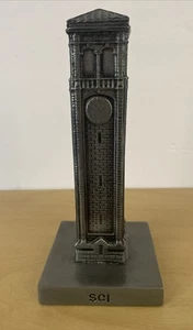 Vintage anni 70 Banthrico UNI Campanile metallo/peltro Iowa Stato-Torre dell'orologio-Sci TSTC - Foto 1 di 8