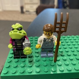 LEGO Alien Conquest Minifig Farmer (ac007)& Pilot (ac002) 7052 UFO Abduction Lot