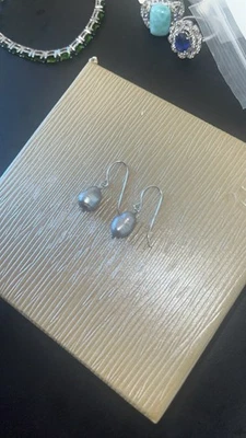 Pendientes colgantes de perlas de plata de ley Foto 1 de 3