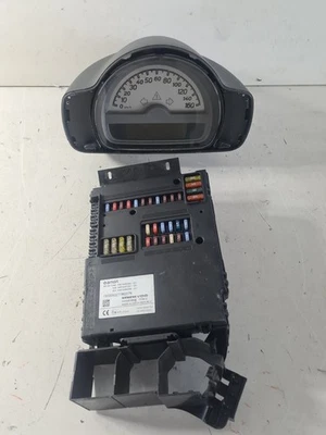 Tacho  Zentraleinheit SAM A4515400350 & Smart 451 ForTwo Benziner  Nr.9 - Bild 1 von 3