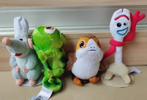 Disney Parks Forky Ratatouille PASCAL PLUSH TOY Rapunzel Tangled Magnet Magnetic Cover