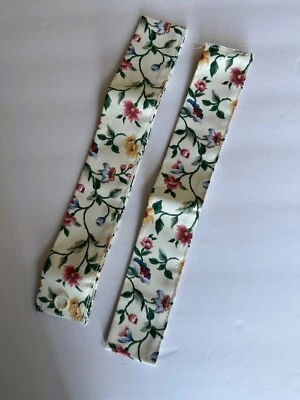 Two  Curtain Tie Backs  Ivory with Flowers 25 3/4 in X 2 in - Image 1 of 4
