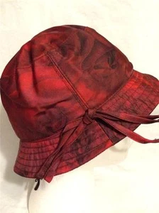 Valentino Garavani Nailon Rojo Floral Estampado Rosa Arco Cubo Sombrero de Lluvia PEQUEÑO $295 - Imagen 1 de 11