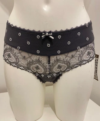 Pantalones Cortos Fauve Merissa Gris Cuarzo Floral Bordado Damas Pantalones Cortos Niños Foto 1 de 4