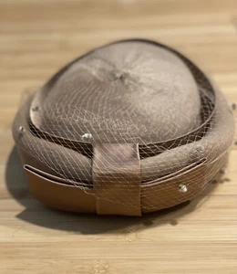 Vintage 1960s Tan Wool Women's Hat Melange Starfire Henry Pollak Felt Bow Net - Picture 1 of 7