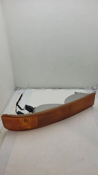 Passenger Corner/Park Light Below Headlamps Fits 03-23 EXPRESS 2500 VAN 399965 - Image 1 of 4