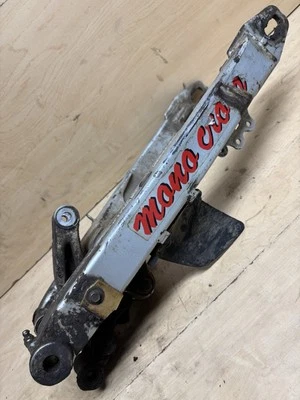 Yamaha XT350 1989 suspensión trasera basculante enlace OEM bueno Foto 1 de 4