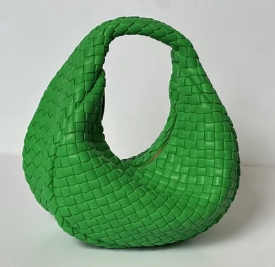 Bolsa Bottega Veneta Intrecciato Mini Acolchoada Jodie Verde 667478 Itália Nova Com Etiqueta $5200 - Imagem 1 de 4