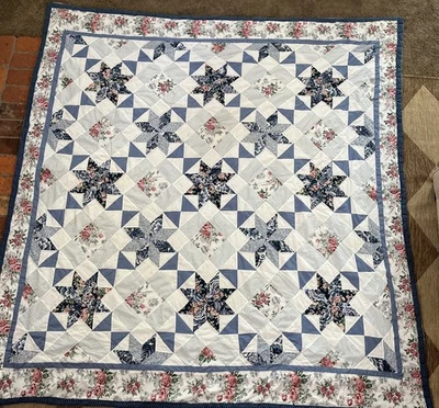 "Cobertor acolchado azul y blanco patrón de estrellas 82x87"""  Foto 1 de 4