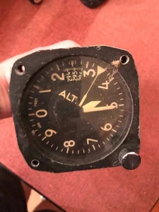 VINTAGE AIRCRAFT ALTIMETER PRESSURE 0-80,000 FT. TYPE: MA-1 Aerosonic Inst. Corp - Picture 1 of 4