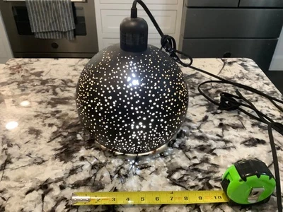 黑色金属吊灯悬挂地球金色内饰 10 x 10" 16' 线灯 — 第 1/4 张图片