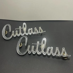 2 Oldsmobile Cutlass Emblem Vintage - Bild 1 von 7