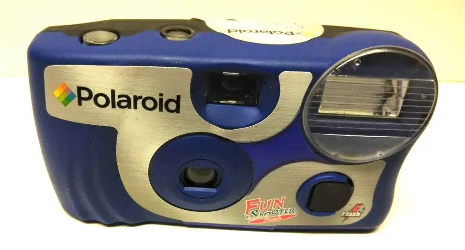 Polaroid Fun Shooter 400 ASA/ISO 27 exposure flash camera EXP 10/2009 - Image 1 of 4