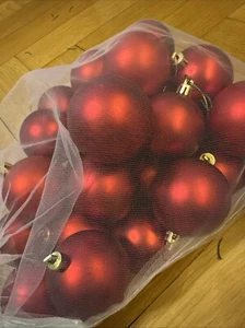 Rote Weihnachtsbaumkugeln aus Kunststoff von IKEA - Bild 1 von 3