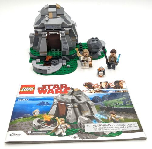 LEGO Star Wars set 75200 Ahch-To Island Training Complete with Minifigures