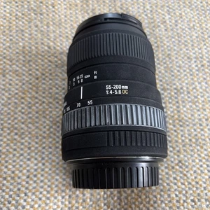 Sigma Zoom 55-200mm 1:4-5.6 DC Lens  (Previously used on a Canon EOS 400D) - Picture 1 of 11