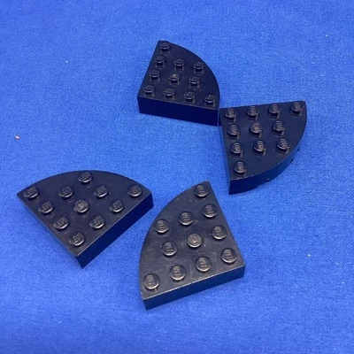 Lego Black 4x4 Quarter Round Brick, 2577 , Lot Of 4 - Image 1 of 3