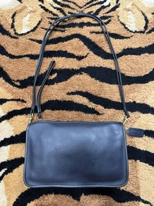Borsa Coach Basic Vintage Pelle Navy New York City USA Pochette Doppio Cinturino - Foto 1 di 19