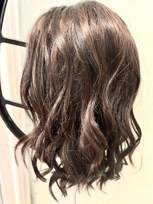 NUEVA Peluca Sintética Parte Monofilamento Frontal Encaje Suave y Sutil-Promedio/Grande Foto 1 de 4