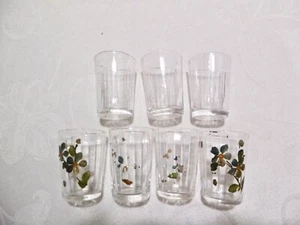 LOT DE 7 PETITS VERRES ANCIENS DONT 4 PEINTS À LA MAIN - HAUTEUR 5,5 cm - Imagen 1 de 5