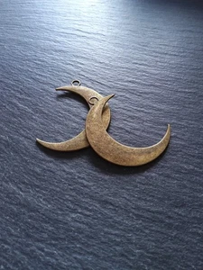 2 o 10 Colgantes Luna Creciente Tono Bronce Antiguo 43x32x2mm Reino Unido - Imagen 1 de 8