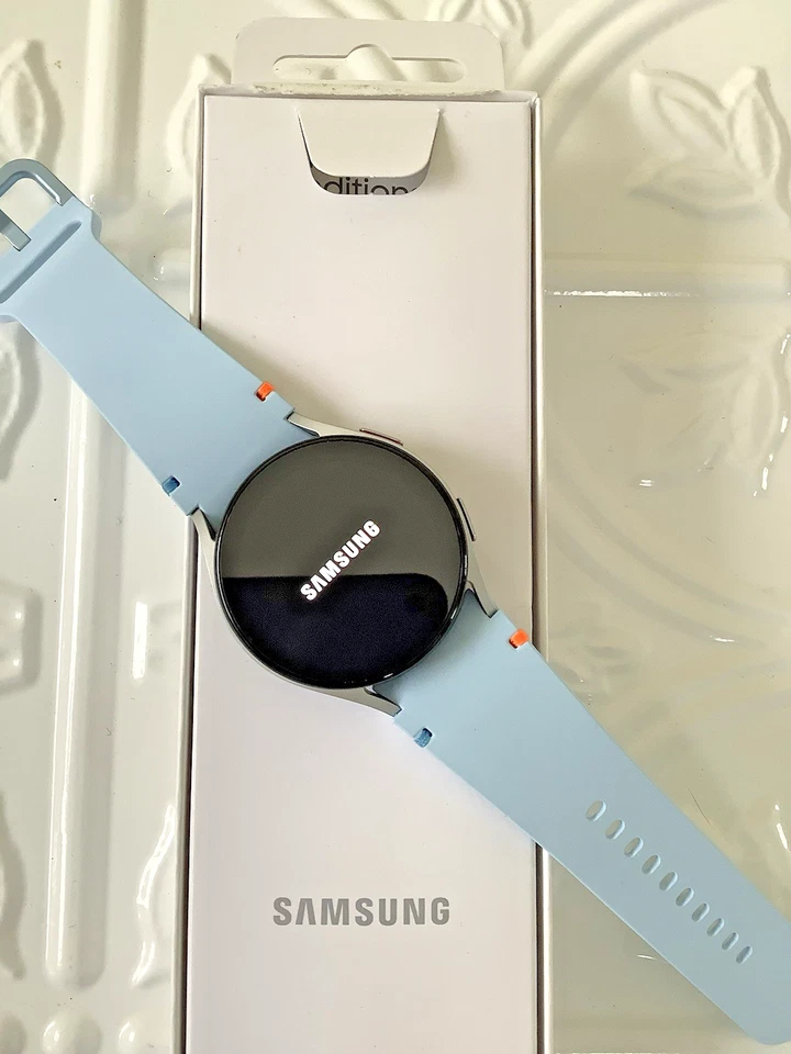 Samsung Galaxy Watch FE SM-R866U 40mm 16GB Wi-Fi + LTE Blue New Open - Image 1 of 4