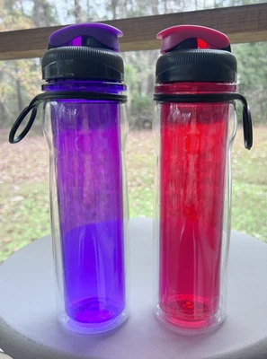 2 garrafas de água Rubbermaid 17 oz. Anel de laço de dedo com isolamento de parede dupla Gulp - Imagem 1 de 4