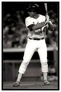 Mike Scioscia (1982) Los Angeles Dodgers Vintage Baseball Postcard PCLD - Picture 1 of 2