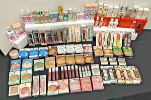 PHYSICIANS FORMULA 100 PCS MAKE UP WHOLESALE MOSTLY SEALED/CARDED-EXCTLY AS SHWN - Picture 1 of 9