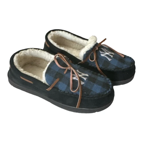 FOCO MLB Women's NY Yankees Moccasin Slip-On Style Suede Slippers Cover