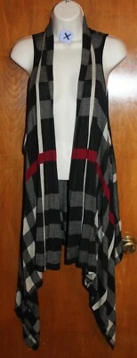 CHALECO DELANTERO CORTINA GRANDE FEVER para dama (a cuadros negro/rojo; longitud más larga) usado en excelente estado Foto 1 de 2