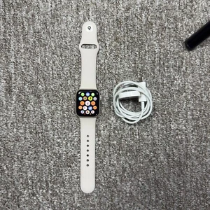 Apple Watch SE 2nd Generation - GPS - 40mm - Starlight - 100% BH - Zdjęcie 1 z 12